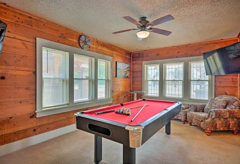 Inviting Lubbock Home > 1 Mi To Downtown