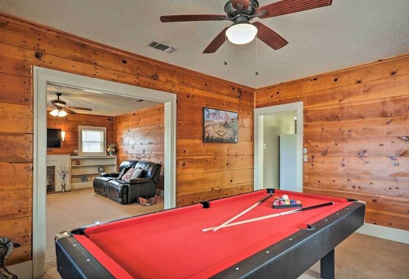 Inviting Lubbock Home > 1 Mi To Downtown