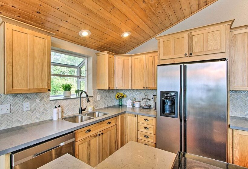 Island Beachcomber Escape With Private Beach!