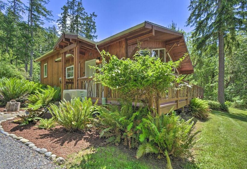 Island Beachcomber Escape With Private Beach!