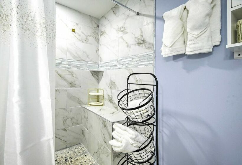 Joppatowne Home W/ Private Deck & Fireplace!