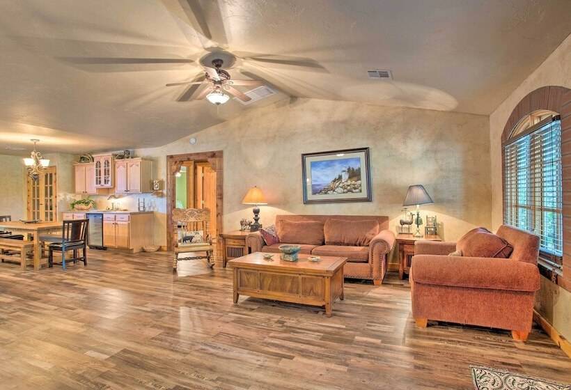 Kingston House W/ Fire Pit, Short Walk To Lake!