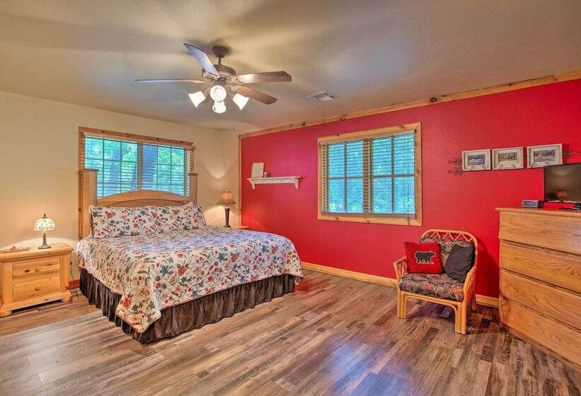 Kingston House W/ Fire Pit, Short Walk To Lake!