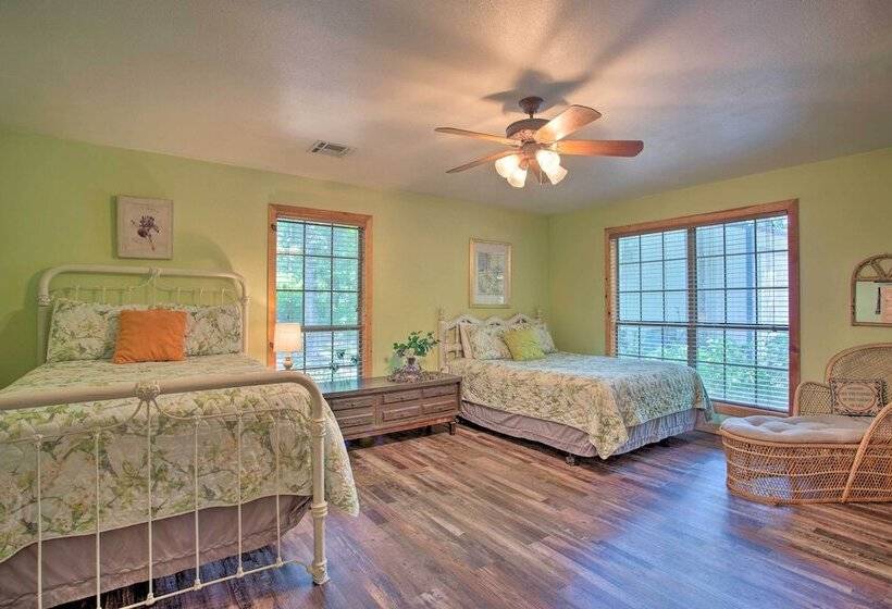 Kingston House W/ Fire Pit, Short Walk To Lake!