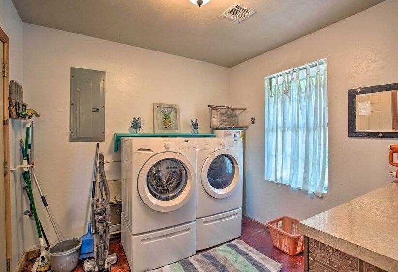 Kingston House W/ Fire Pit, Short Walk To Lake!