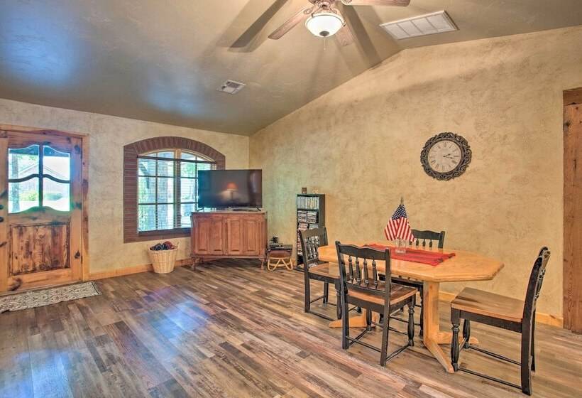 Kingston House W/ Fire Pit, Short Walk To Lake!