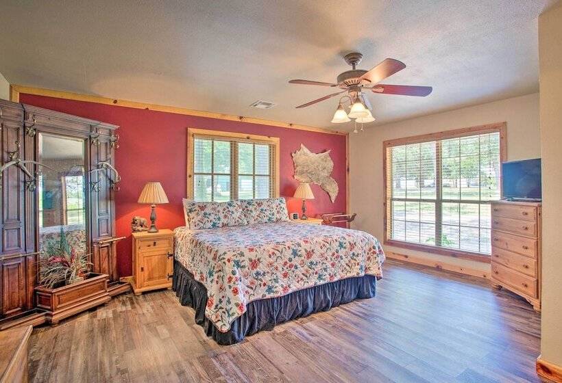 Kingston House W/ Fire Pit, Short Walk To Lake!