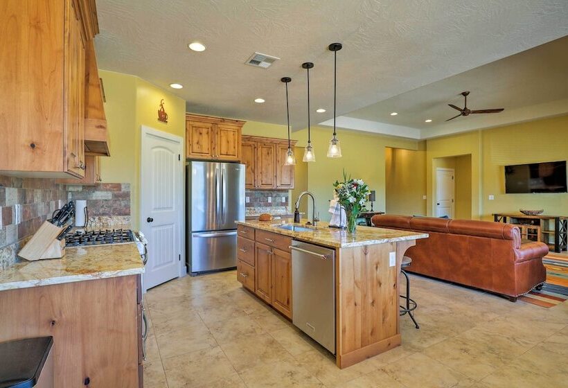 La Verkin Home W/ Hot Tub, Kayaks, & Bikes!