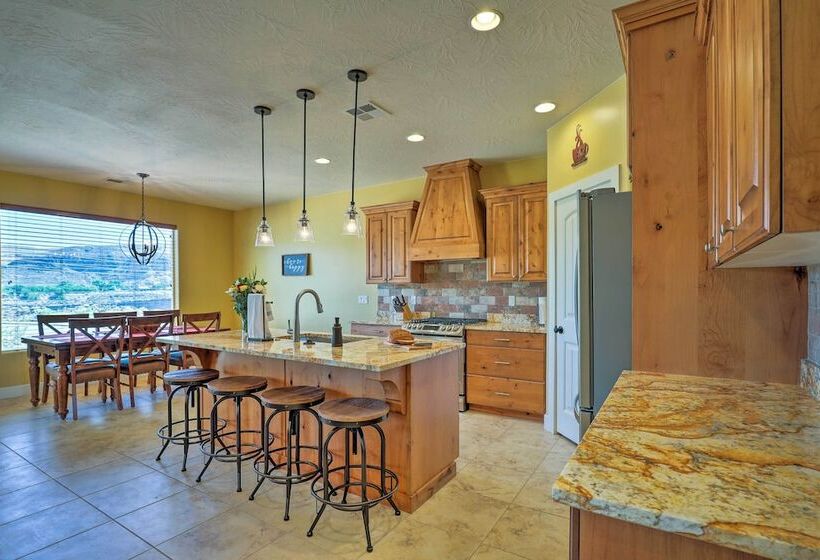 La Verkin Home W/ Hot Tub, Kayaks, & Bikes!