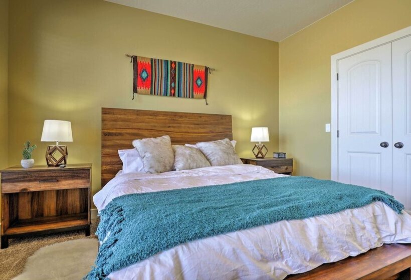 La Verkin Home W/ Hot Tub, Kayaks, & Bikes!