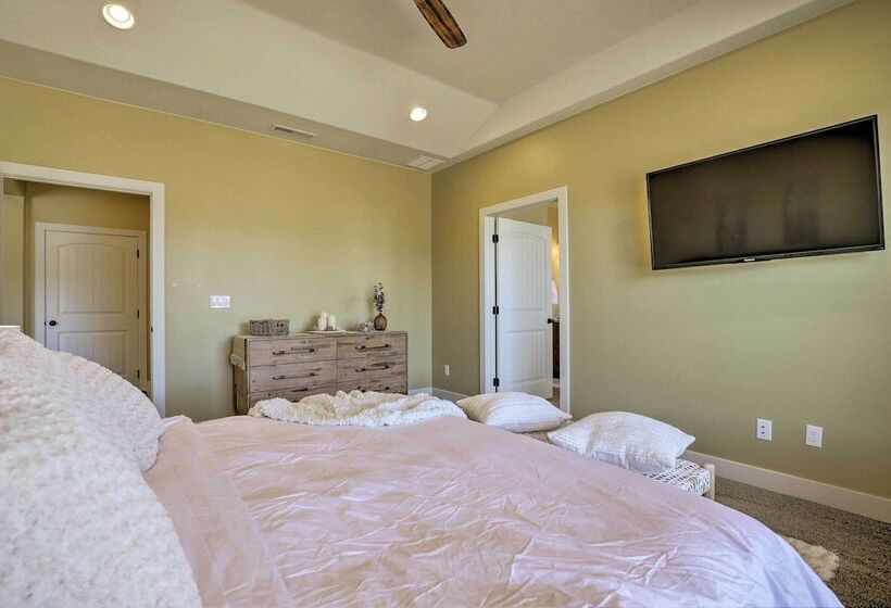 La Verkin Home W/ Hot Tub, Kayaks, & Bikes!