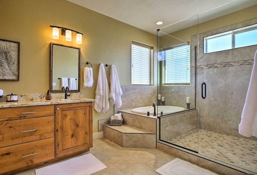 La Verkin Home W/ Hot Tub, Kayaks, & Bikes!