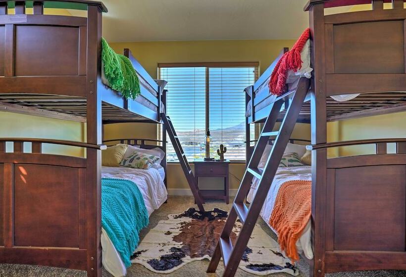 La Verkin Home W/ Hot Tub, Kayaks, & Bikes!