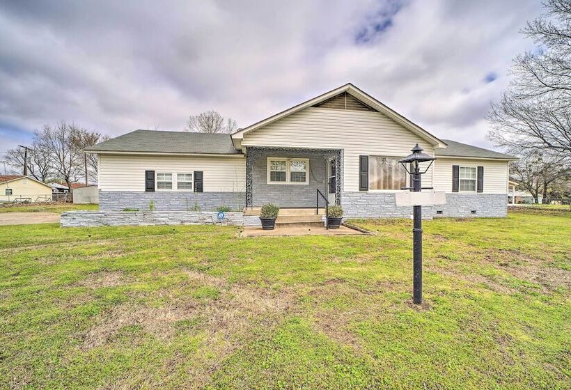 Lake Eufaula Retreat W/ Fire Pit, Near Main St!