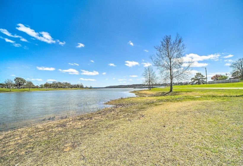 Lake Eufaula Retreat W/ Fire Pit, Near Main St!