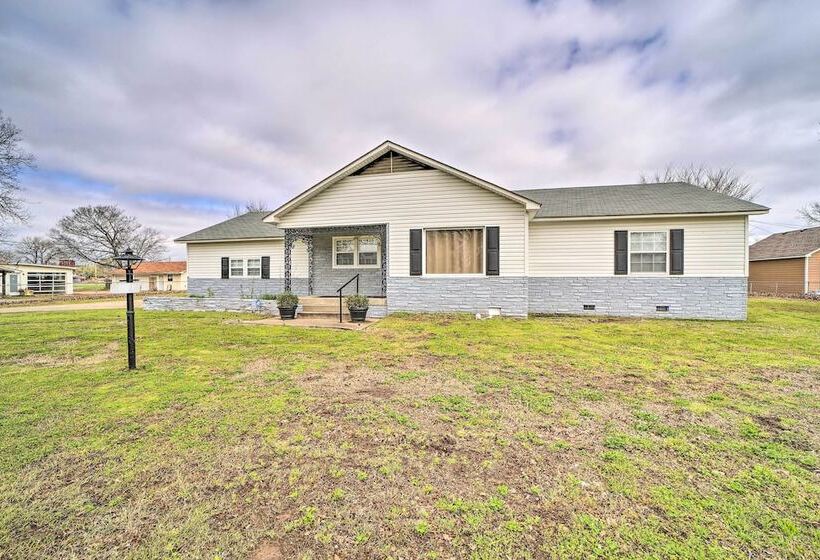 Lake Eufaula Retreat W/ Fire Pit, Near Main St!