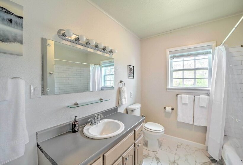 Lake Eufaula Retreat W/ Fire Pit, Near Main St!