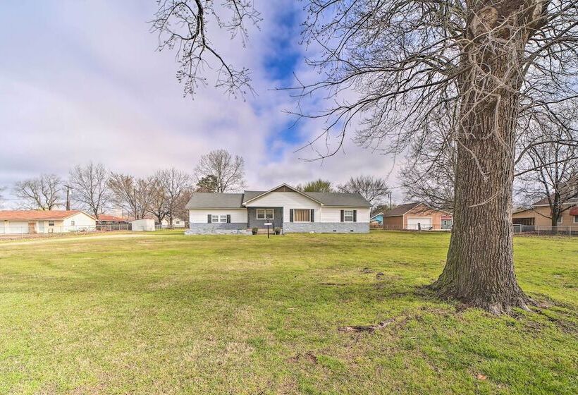 Lake Eufaula Retreat W/ Fire Pit, Near Main St!