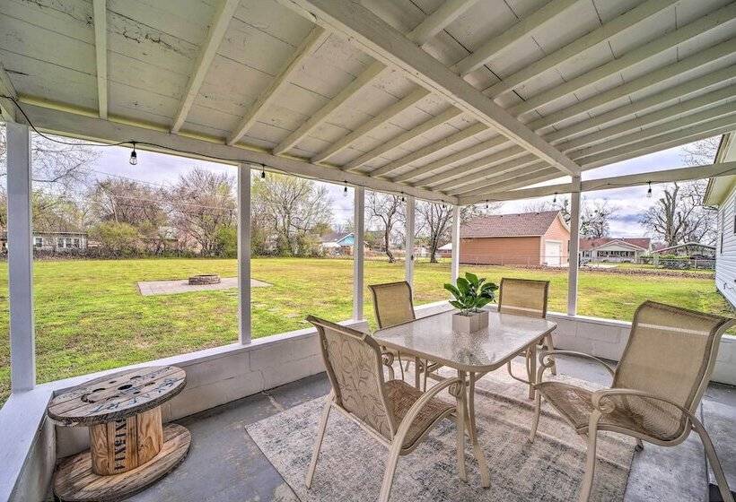 Lake Eufaula Retreat W/ Fire Pit, Near Main St!