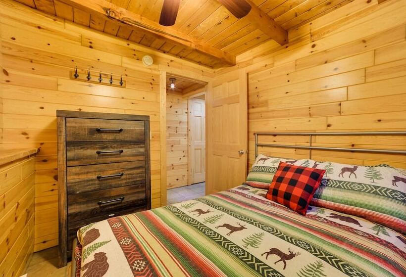 Michigan Cabin Hideaway W/ Lake & Trail Access!