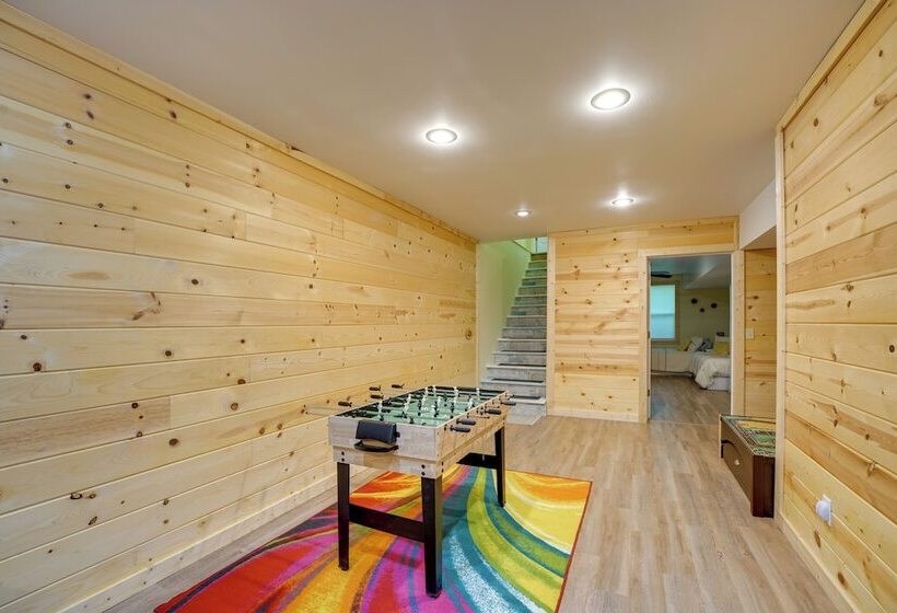 Lake Michigan Gem < Half Miles To Private Beach!