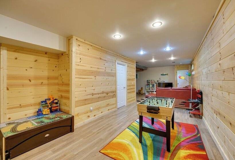 Lake Michigan Gem < Half Miles To Private Beach!