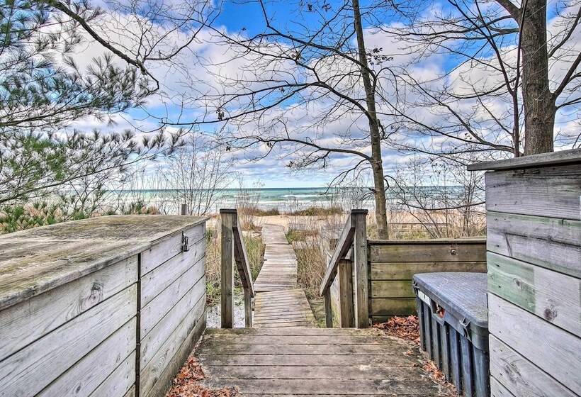 Lake Michigan Gem < Half Miles To Private Beach!