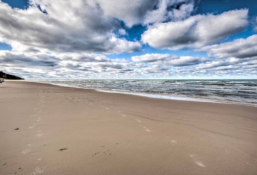 Lake Michigan Gem < Half Miles To Private Beach!