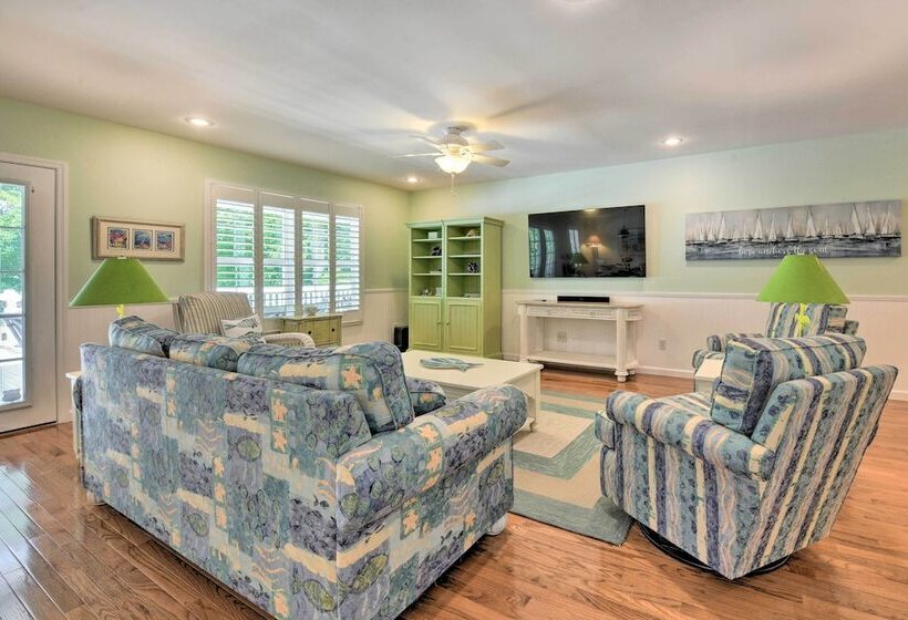 Lake Norman Retreat W/ Dock ~ 1 Mi To Marina!