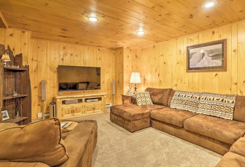 Lake Wallenpaupack Cabin W/ Shared Pool!