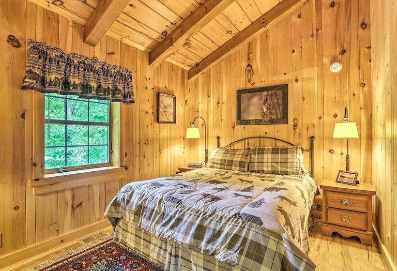 Lake Wallenpaupack Cabin W/ Shared Pool!