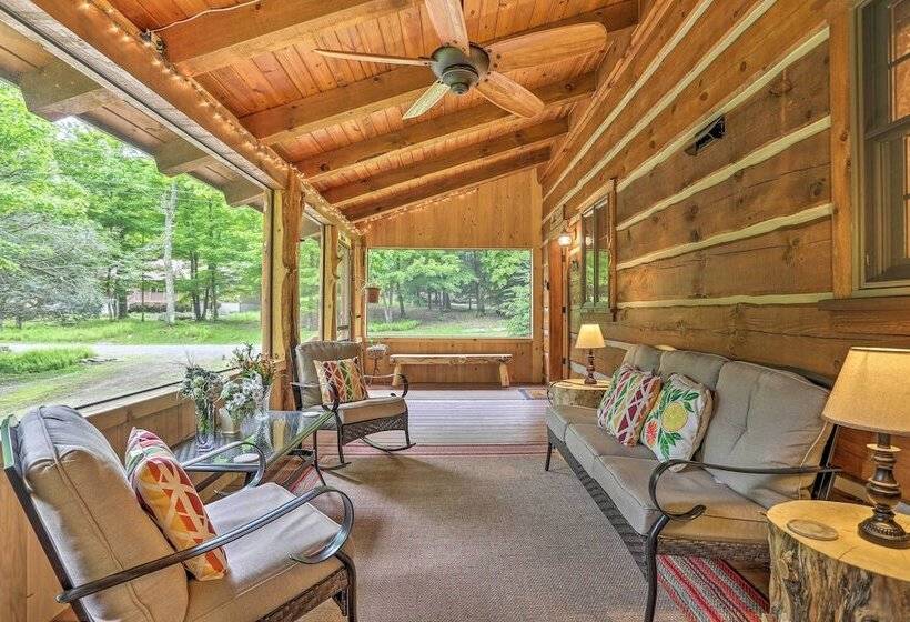 Lake Wallenpaupack Cabin W/ Shared Pool!