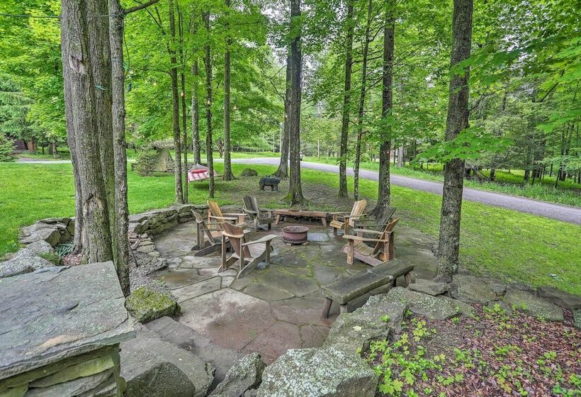 Lake Wallenpaupack Cabin W/ Shared Pool!