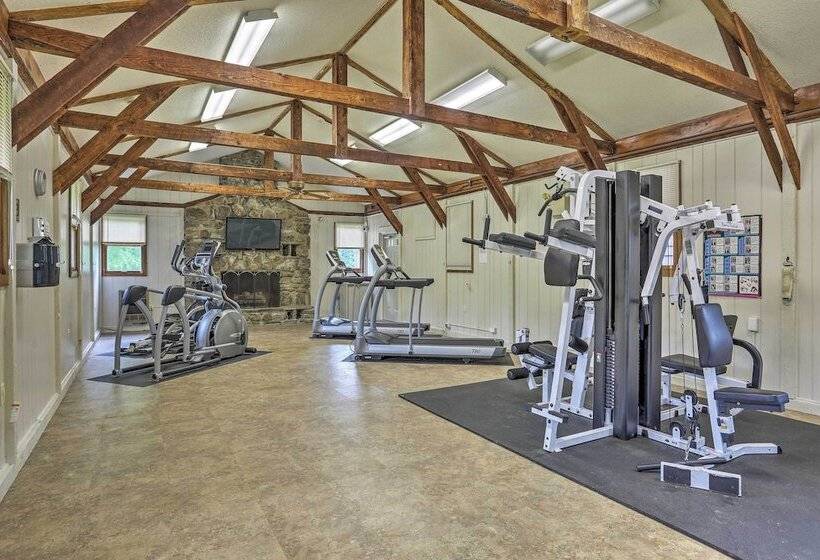 Lake Wallenpaupack Cabin W/ Shared Pool!