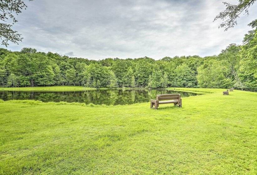 Lake Wallenpaupack Cabin W/ Shared Pool!