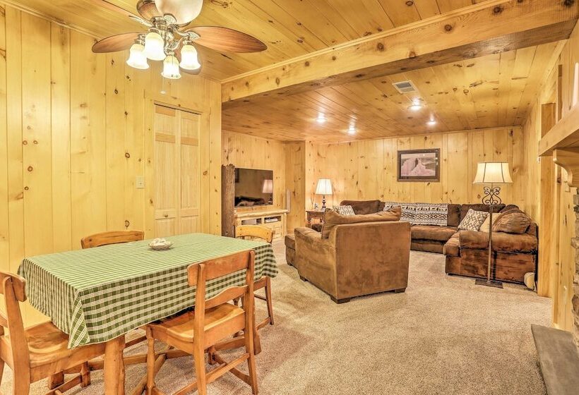 Lake Wallenpaupack Cabin W/ Shared Pool!