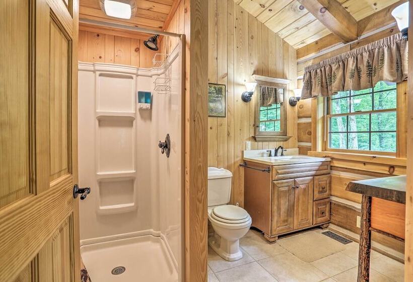 Lake Wallenpaupack Cabin W/ Shared Pool!