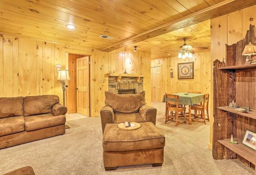 Lake Wallenpaupack Cabin W/ Shared Pool!