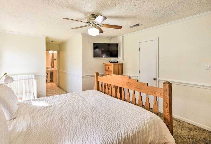 Private Beach & Dock: Home On Eagle Mountain Lake