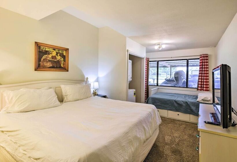 Private Beach & Dock: Home On Eagle Mountain Lake