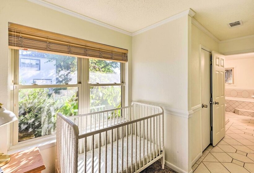 Private Beach & Dock: Home On Eagle Mountain Lake