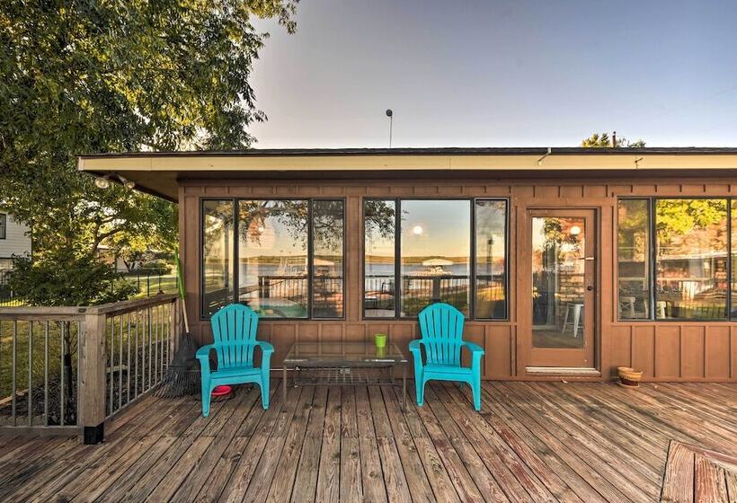 Private Beach & Dock: Home On Eagle Mountain Lake