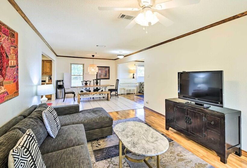 Private Beach & Dock: Home On Eagle Mountain Lake