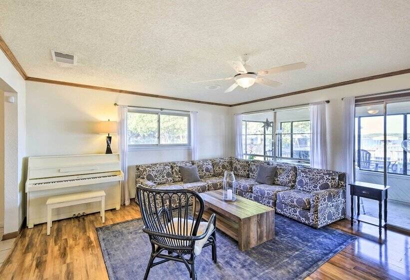 Private Beach & Dock: Home On Eagle Mountain Lake