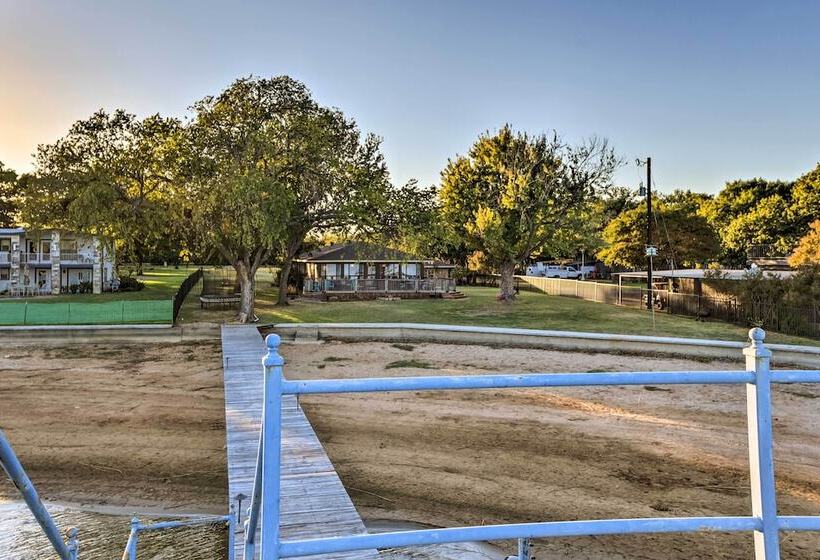 Private Beach & Dock: Home On Eagle Mountain Lake