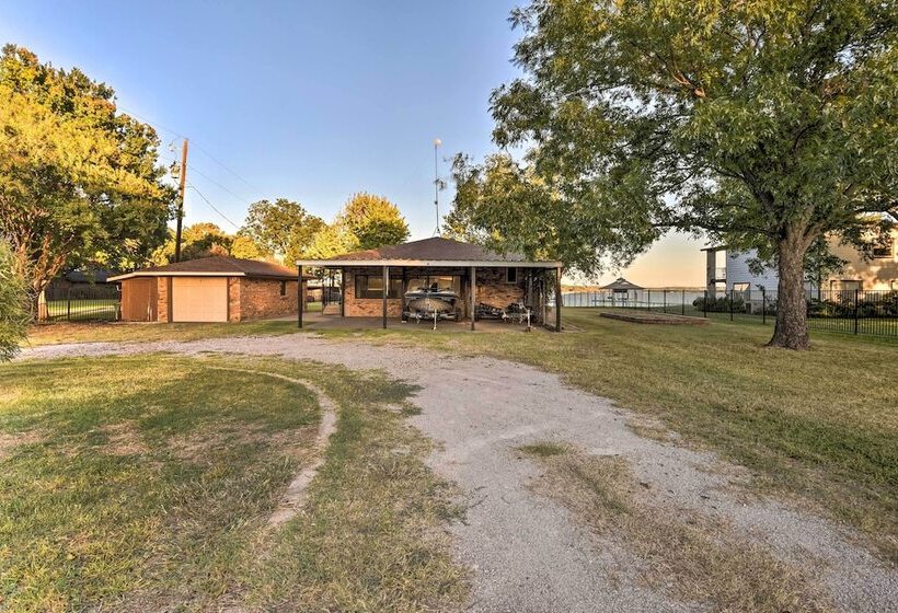 Private Beach & Dock: Home On Eagle Mountain Lake