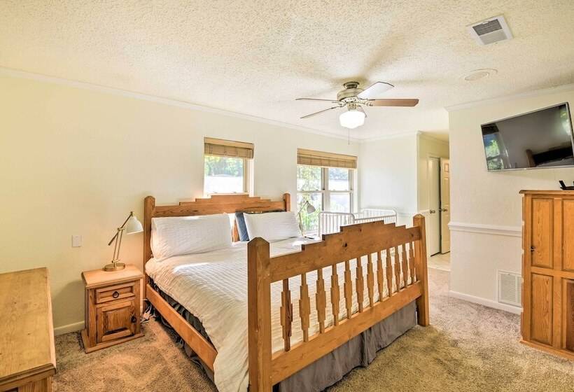 Private Beach & Dock: Home On Eagle Mountain Lake