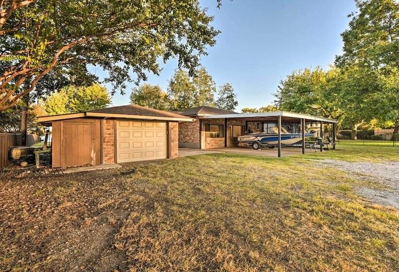 Private Beach & Dock: Home On Eagle Mountain Lake