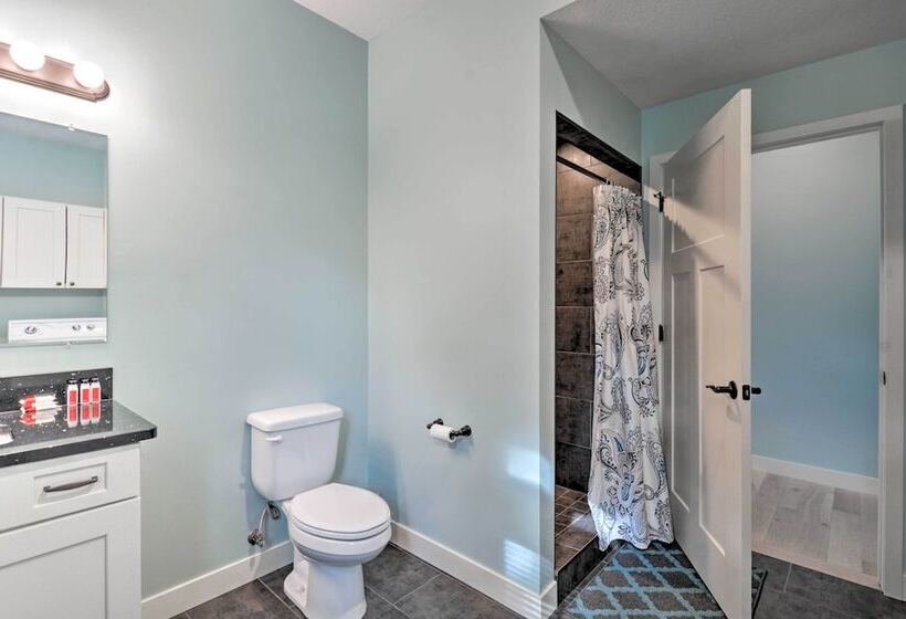 1/2 Mi To White Pine Trail: Lakefront Home W/ Dock