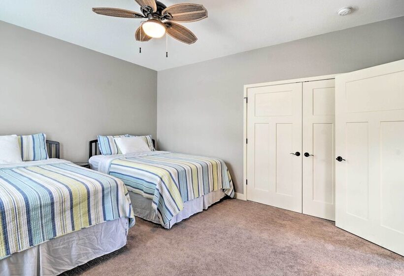 1/2 Mi To White Pine Trail: Lakefront Home W/ Dock